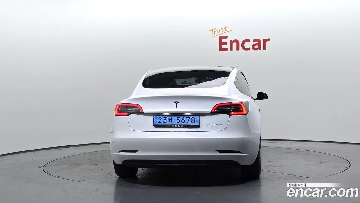 Tesla Model 3 — фото 4