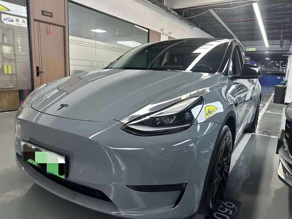 Tesla Model Y — фото 1