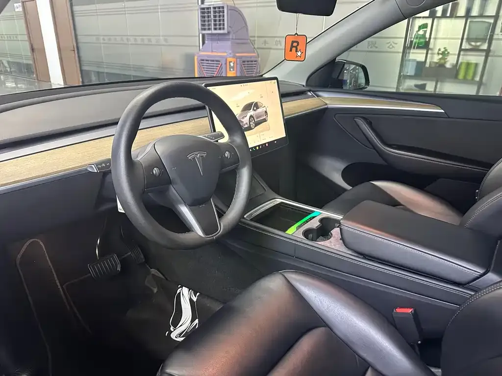 Tesla Model Y — фото 4