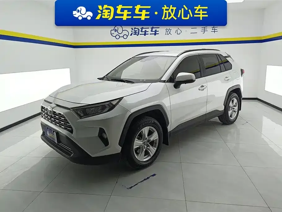 Toyota RAV4 — фото 1