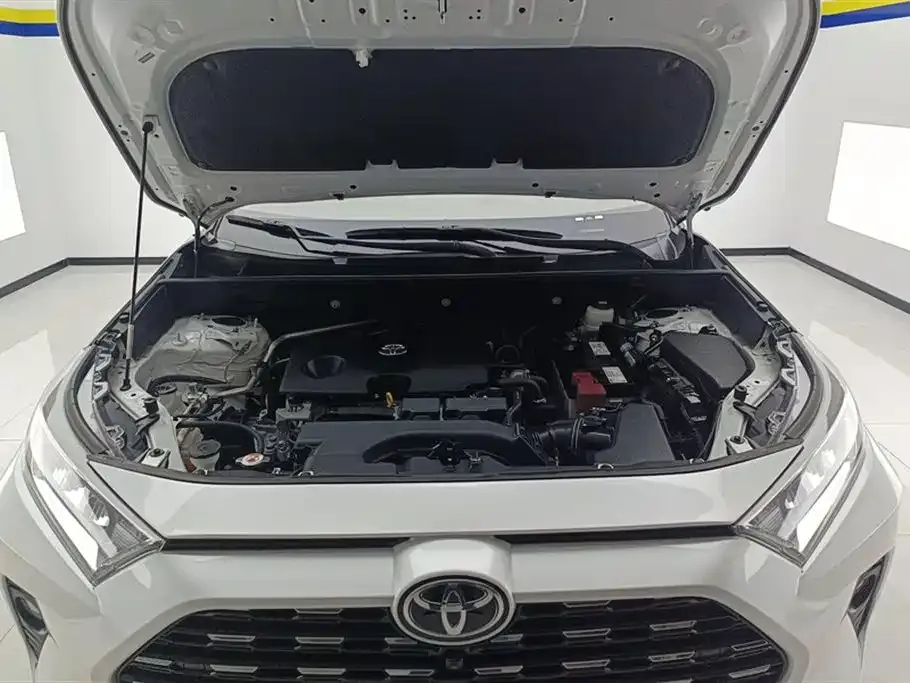 Toyota RAV4 — фото 10