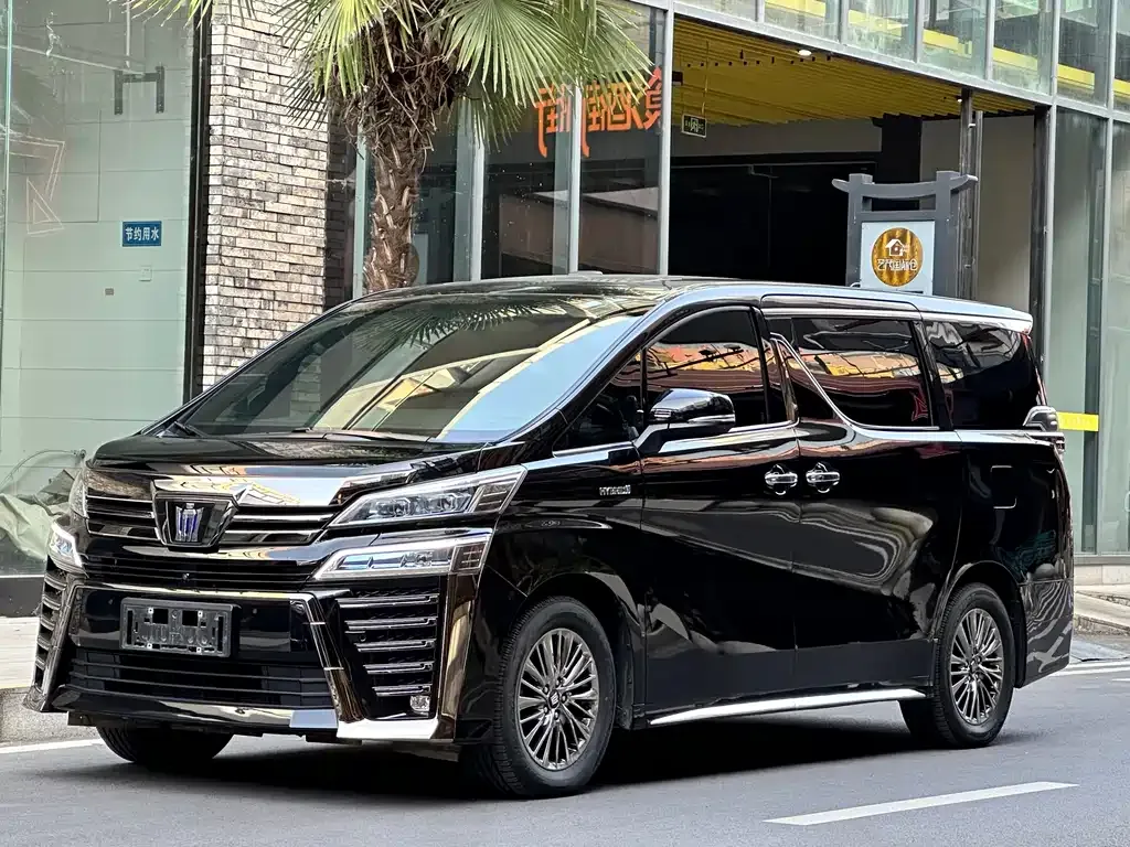 Toyota Vellfire — фото 1