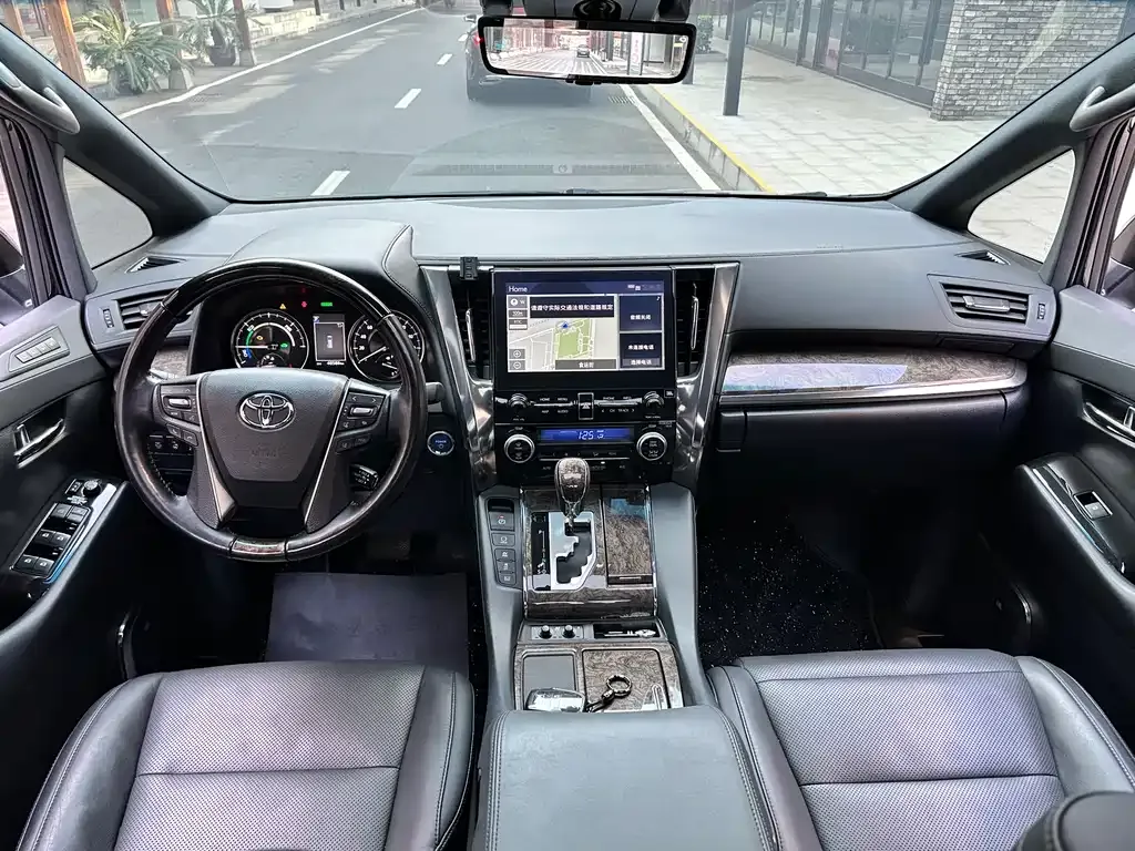 Toyota Vellfire — фото 4