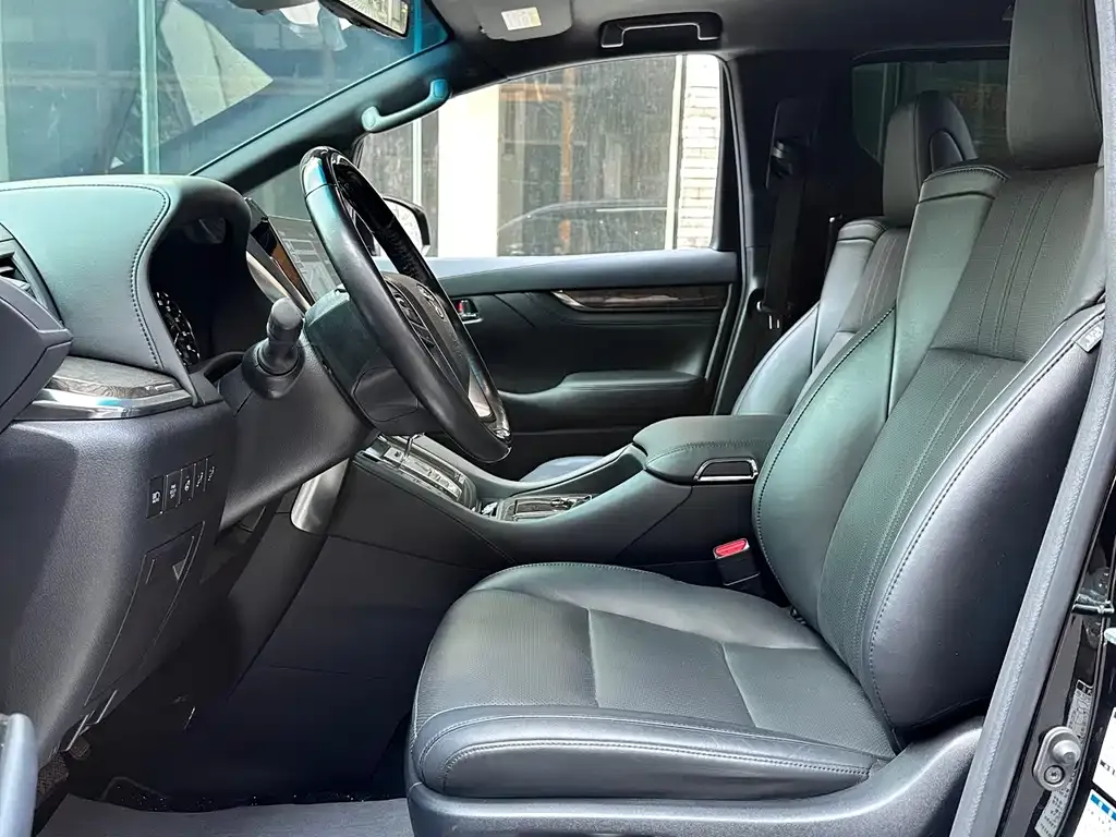 Toyota Vellfire — фото 5