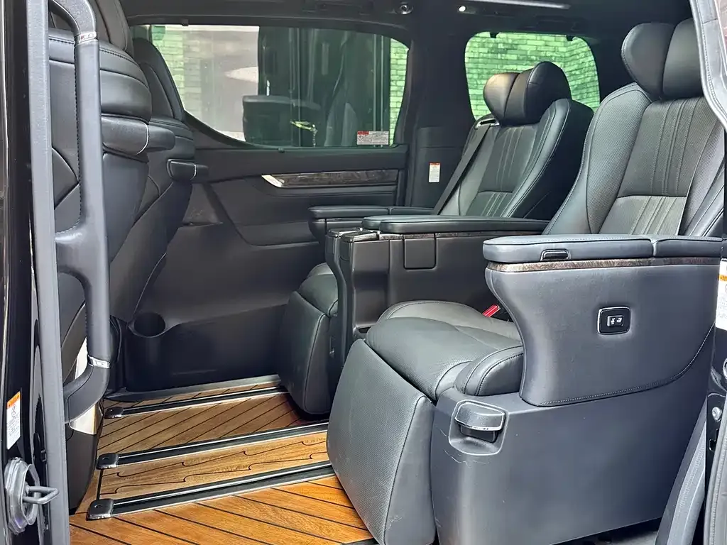 Toyota Vellfire — фото 6