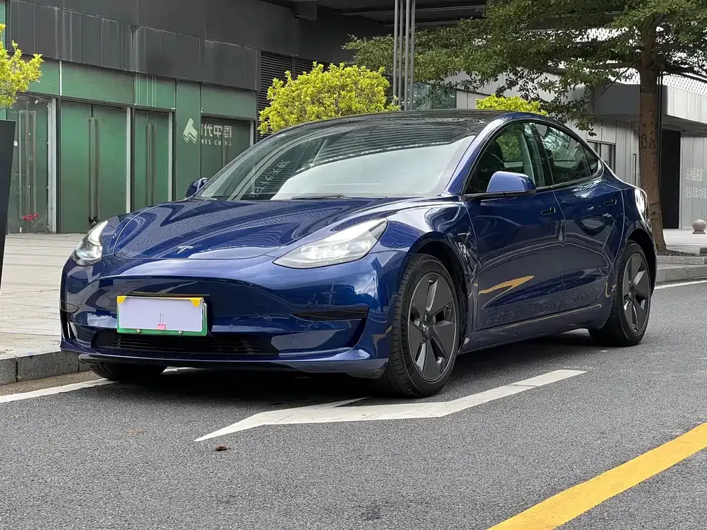 Tesla Model 3 — фото 1