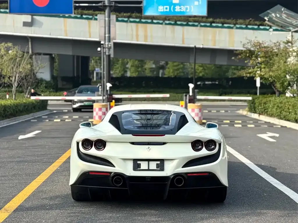 Ferrari F8 — фото 7