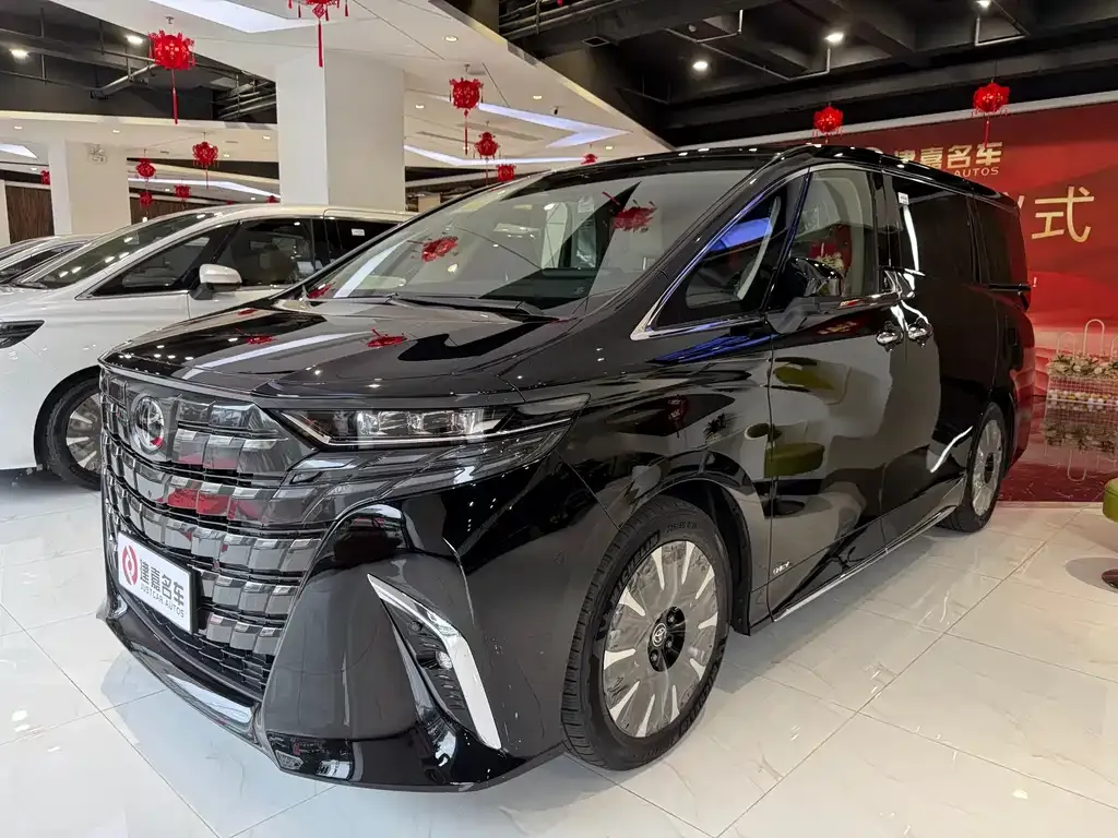 Toyota Alphard — фото 1