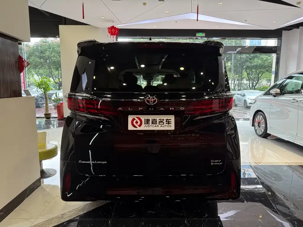 Toyota Alphard — фото 3