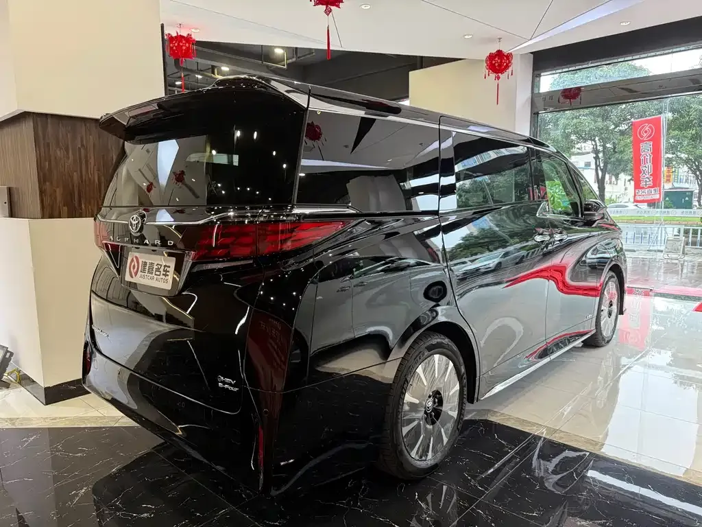 Toyota Alphard — фото 4