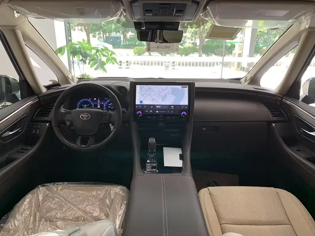 Toyota Alphard — фото 5