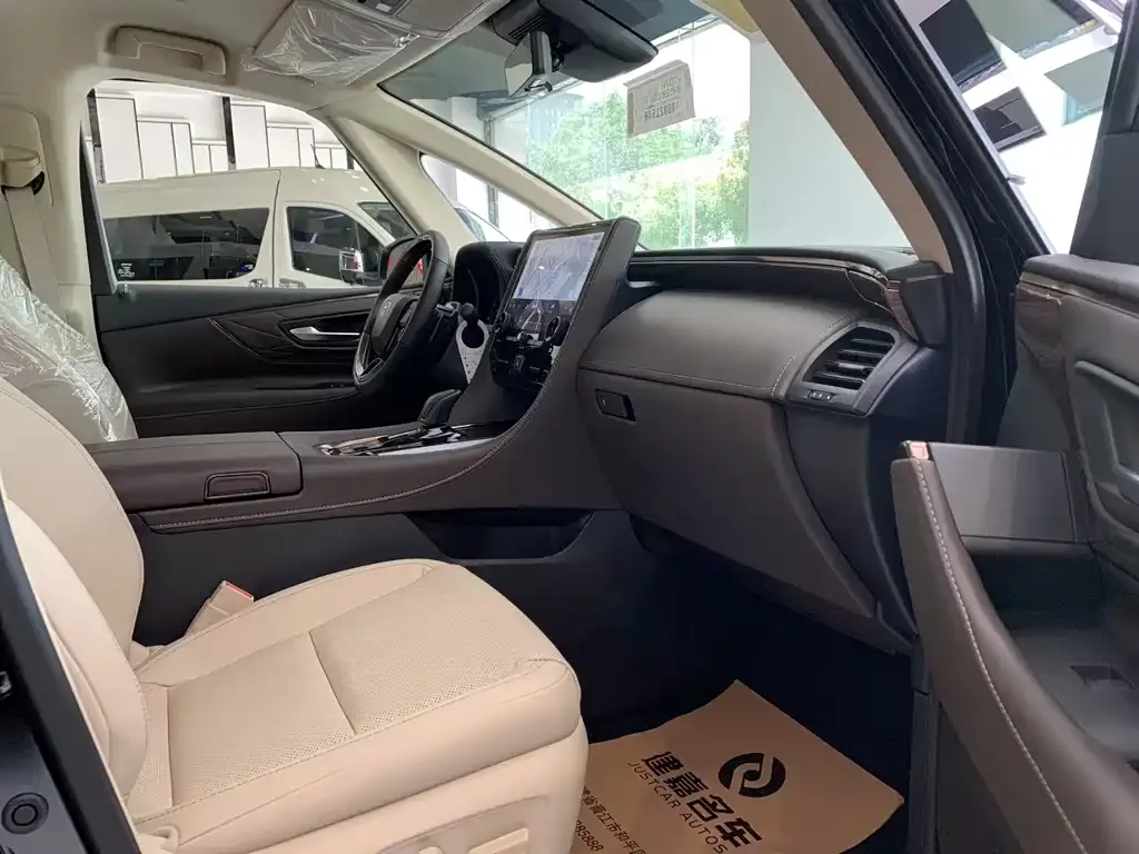 Toyota Alphard — фото 6