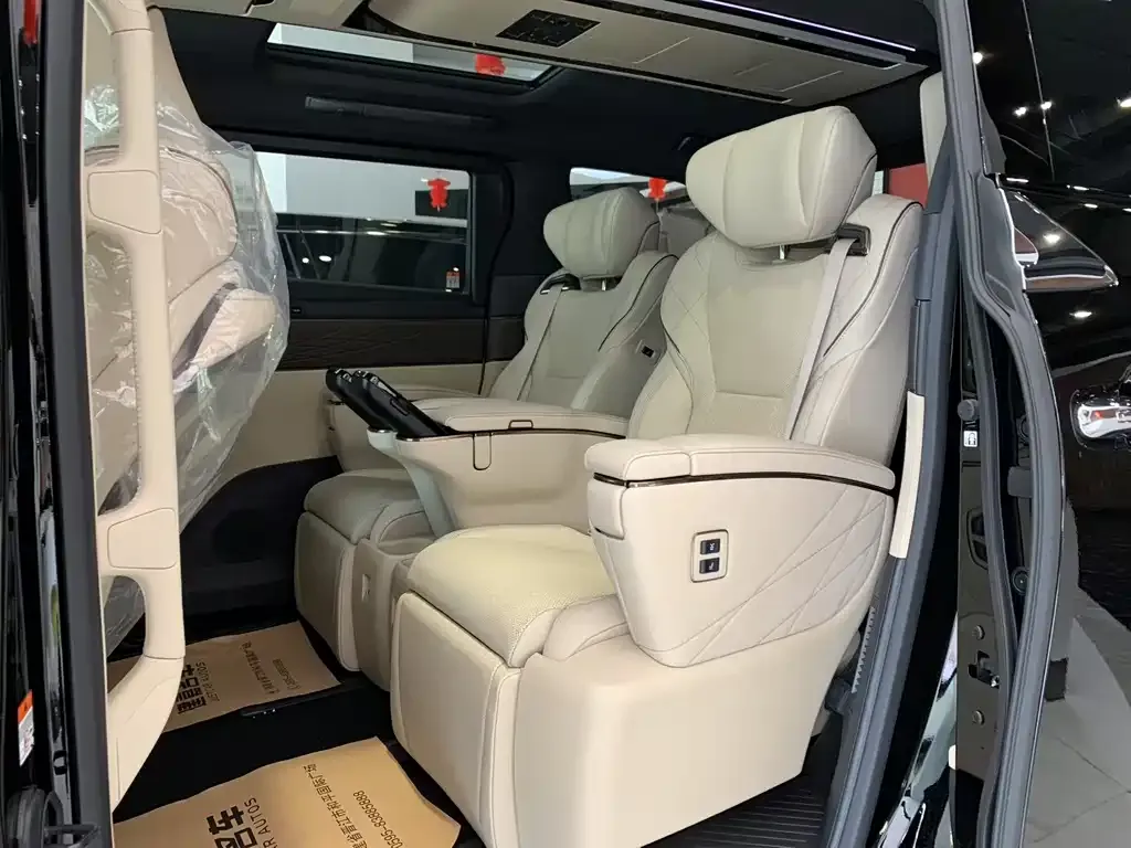 Toyota Alphard — фото 7