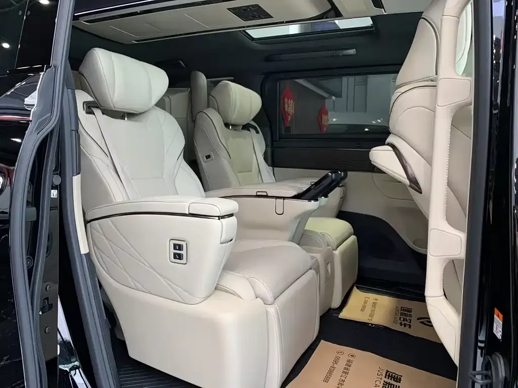 Toyota Alphard — фото 8