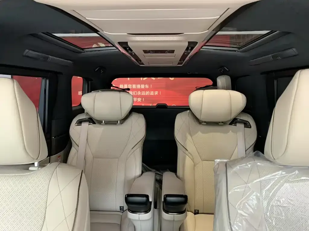 Toyota Alphard — фото 9