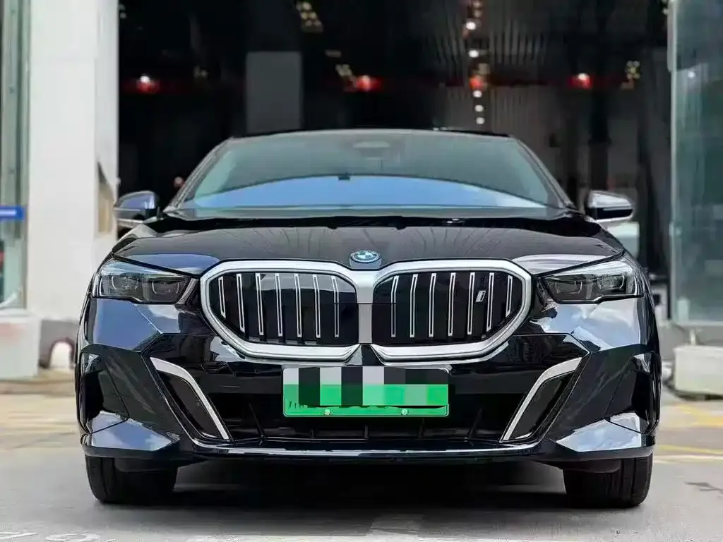BMW i5 — фото 2