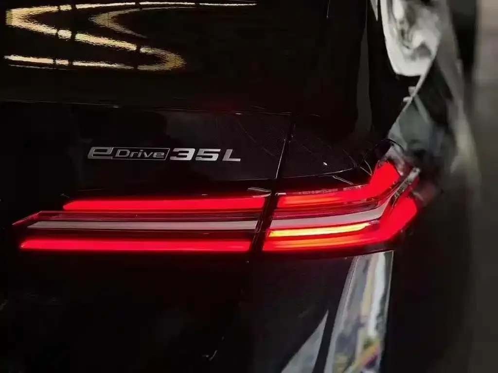 BMW i5 — фото 7