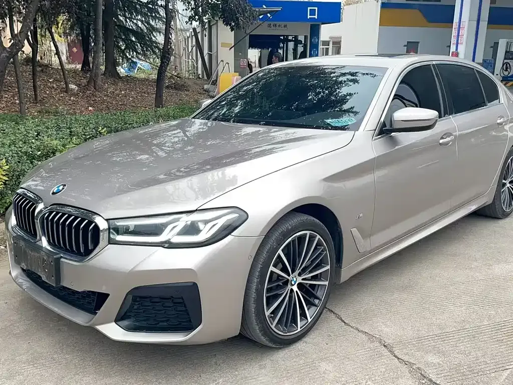 BMW 5 Series — фото 1