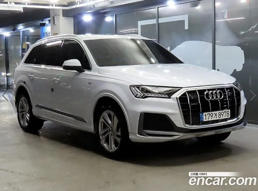 Audi Q7 — фото 1