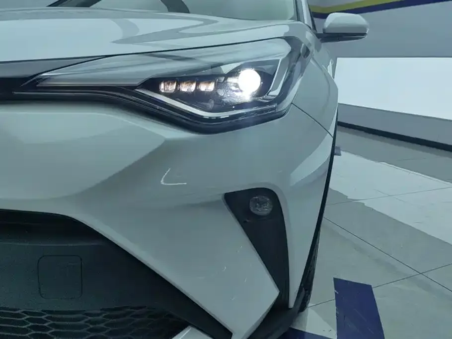 Toyota C-HR — фото 5