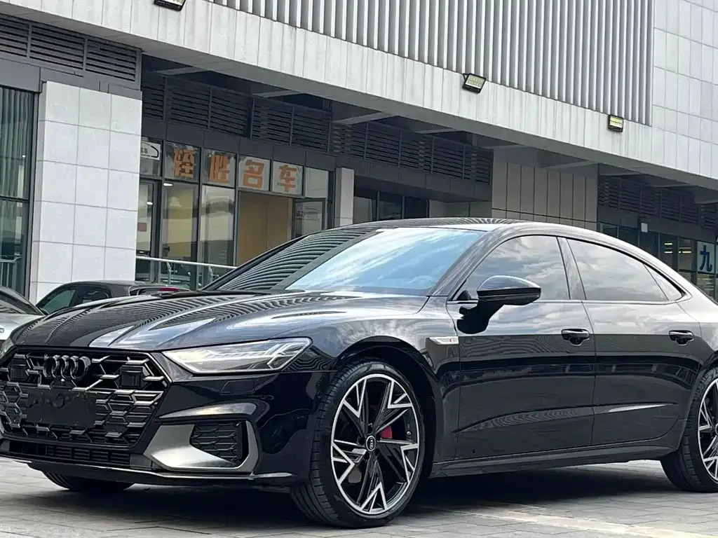 Audi A7L — фото 1