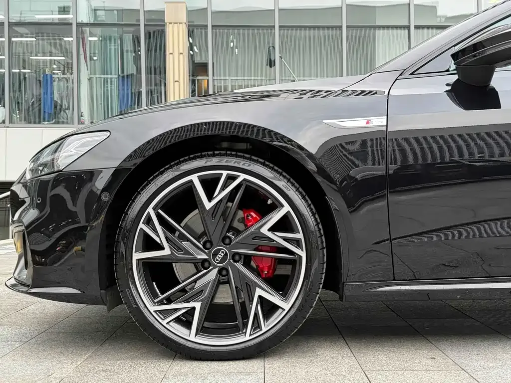 Audi A7L — фото 5