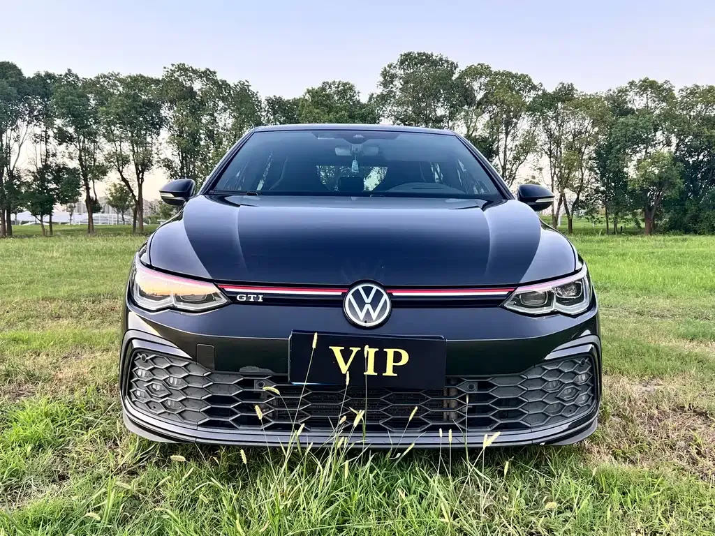 Volkswagen Golf GTI — фото 1