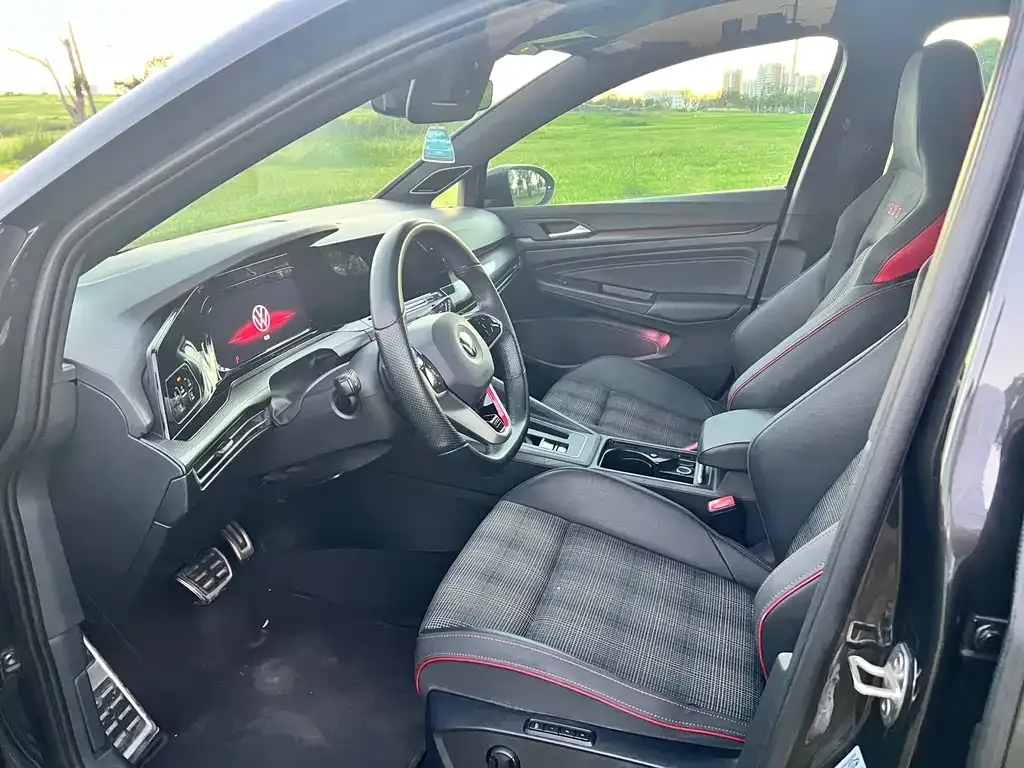 Volkswagen Golf GTI — фото 7
