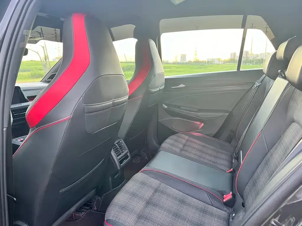 Volkswagen Golf GTI — фото 8