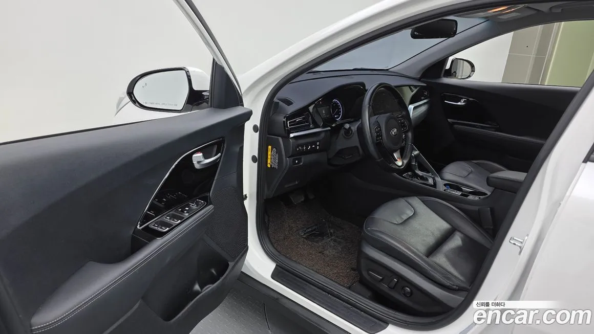 Kia Niro — фото 10