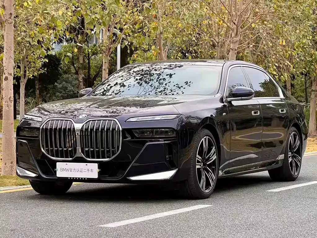 BMW 7 Series — фото 1