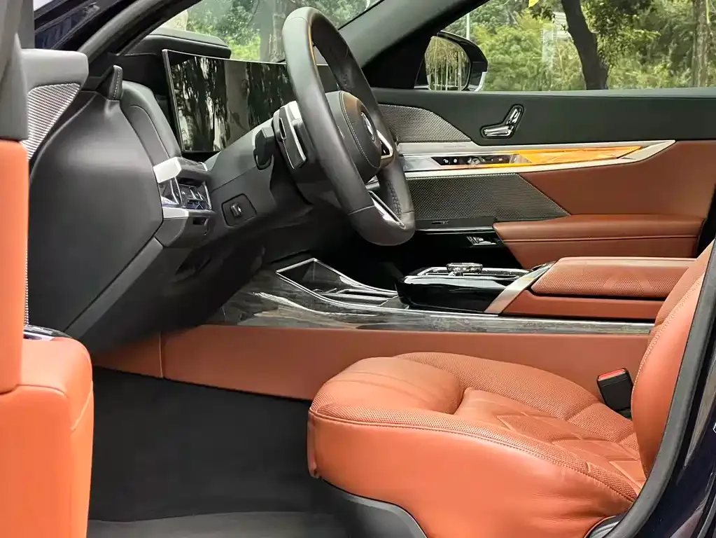 BMW 7 Series — фото 10