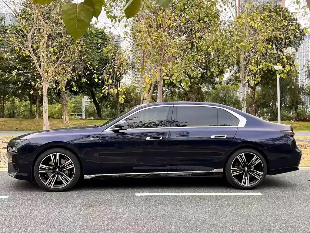 BMW 7 Series — фото 3
