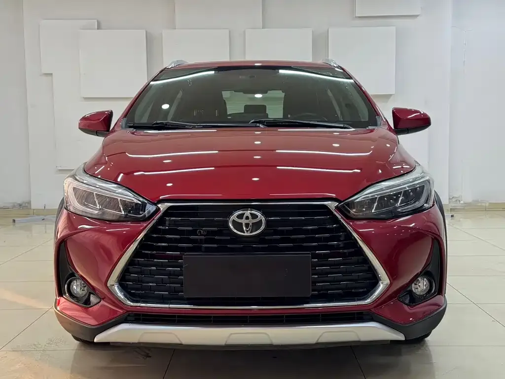 Toyota Yaris L — фото 2