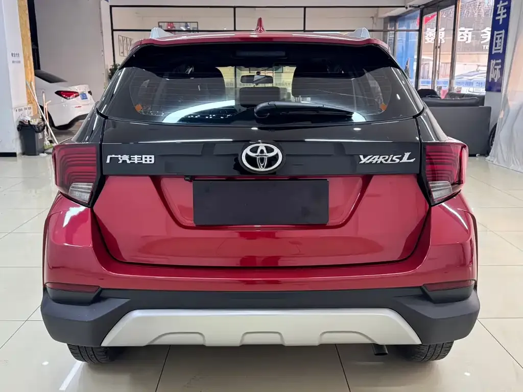 Toyota Yaris L — фото 5
