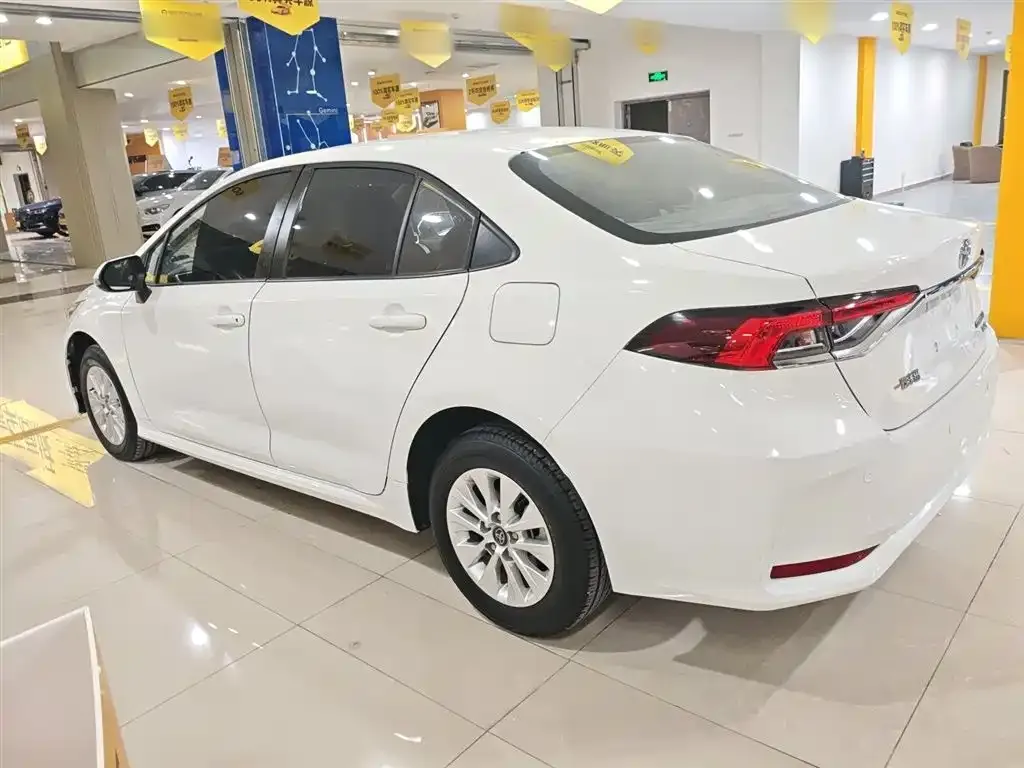 Toyota Corolla — фото 5
