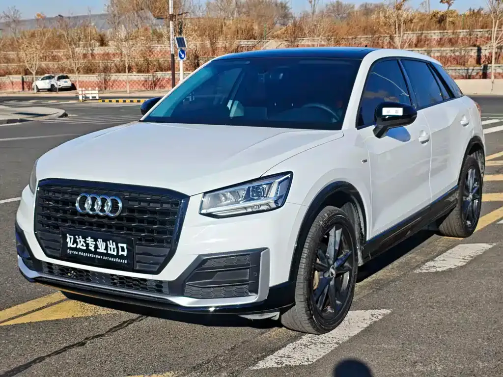 Audi Q2L — фото 1
