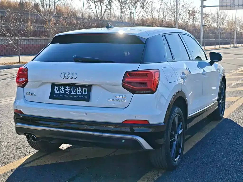 Audi Q2L — фото 5