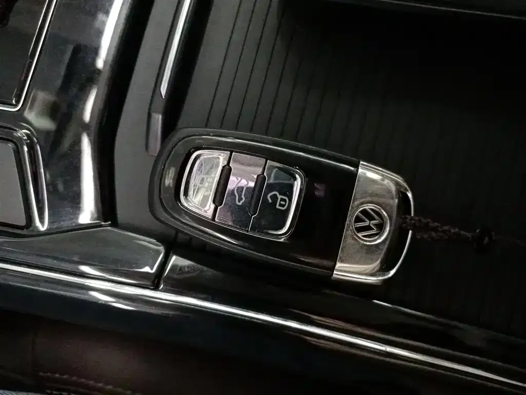 Volkswagen Phideon — фото 9