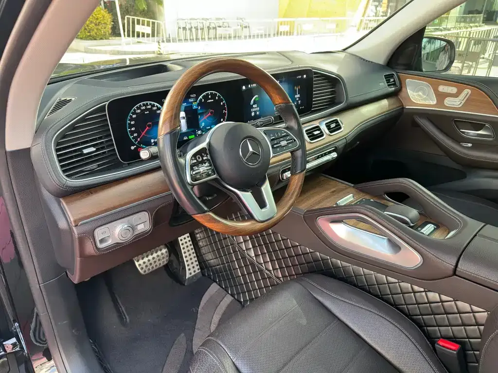 Mercedes-Benz GLS — фото 9