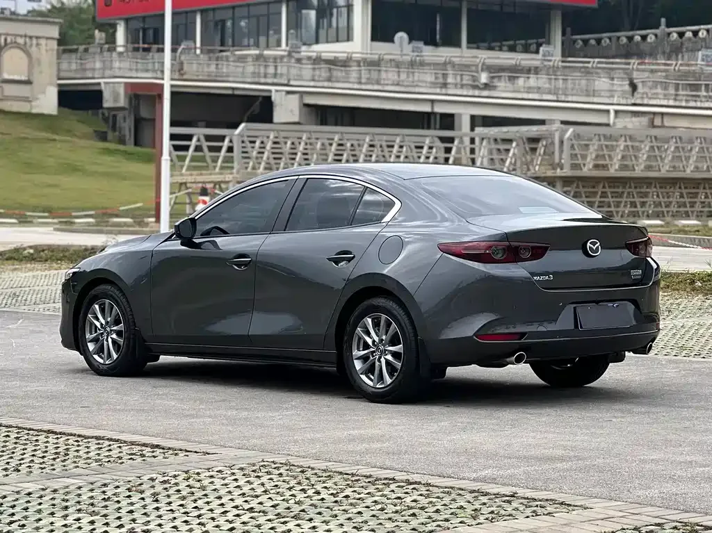 Mazda 3 Axela — фото 3