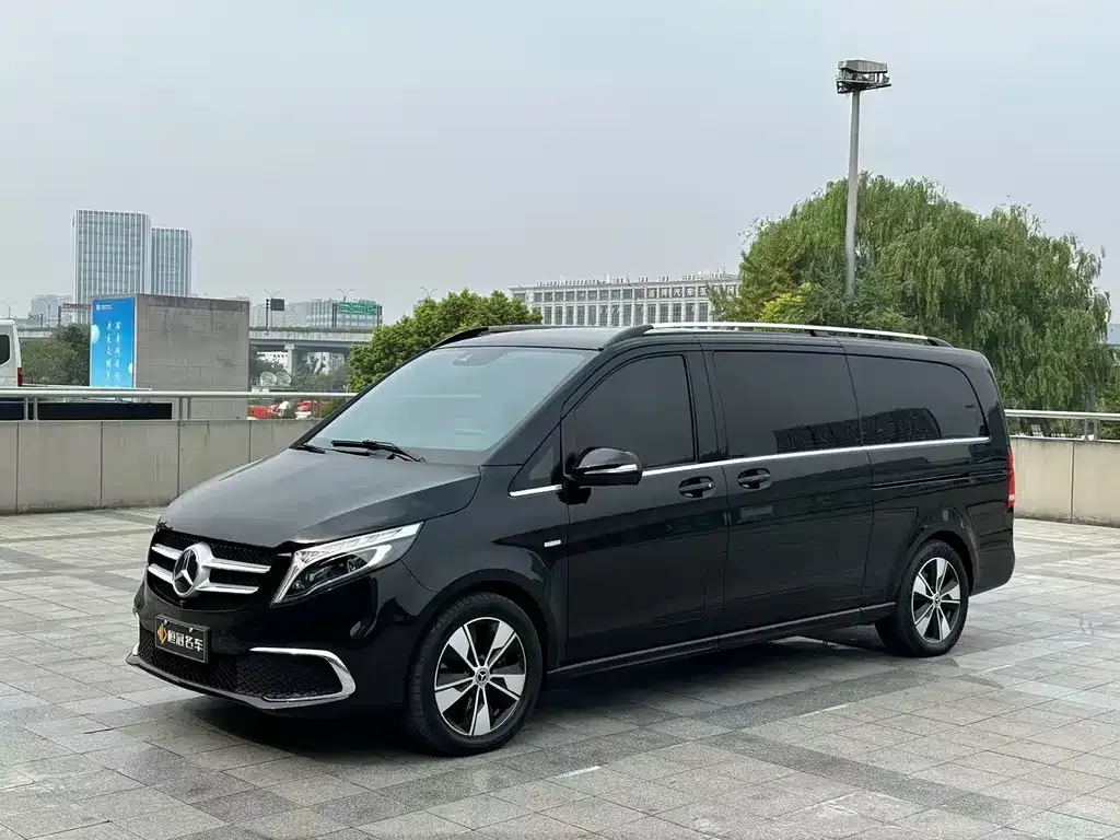 Mercedes-Benz V-Class — фото 1