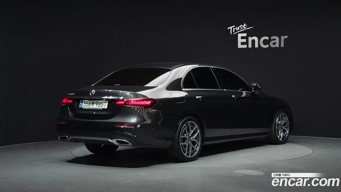 Mercedes-Benz E-Class — фото 2