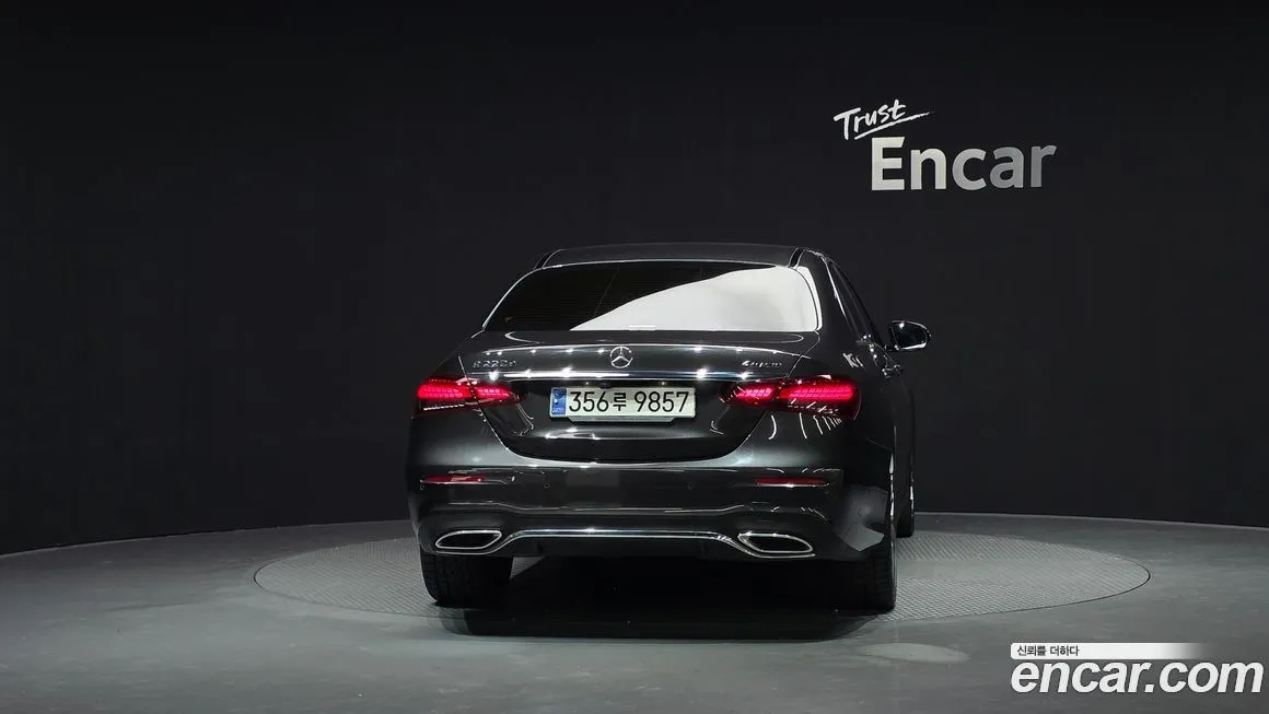 Mercedes-Benz E-Class — фото 4