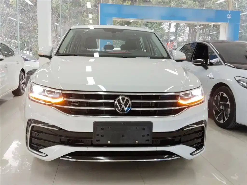 Volkswagen Tiguan L — фото 3