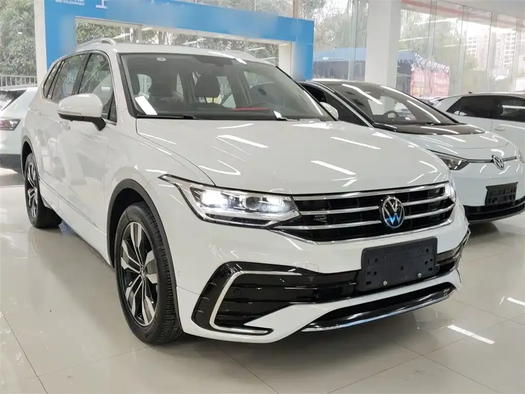 Volkswagen Tiguan L — фото 4