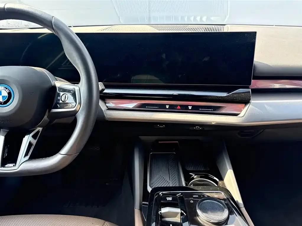 BMW i5 — фото 10