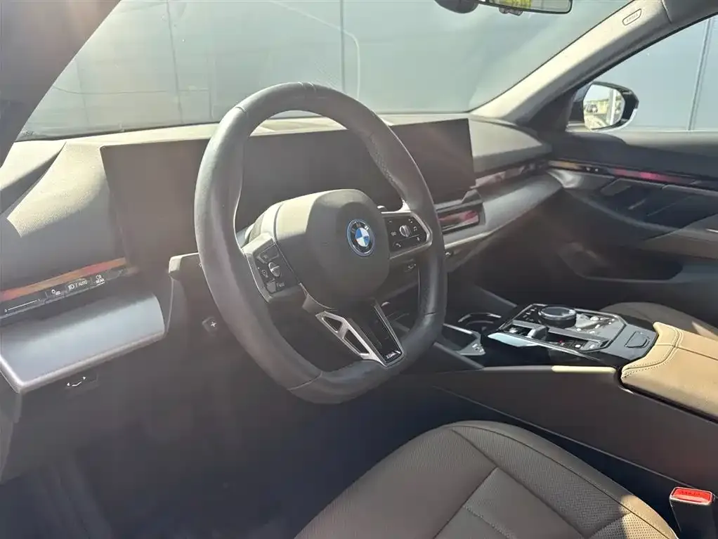 BMW i5 — фото 9