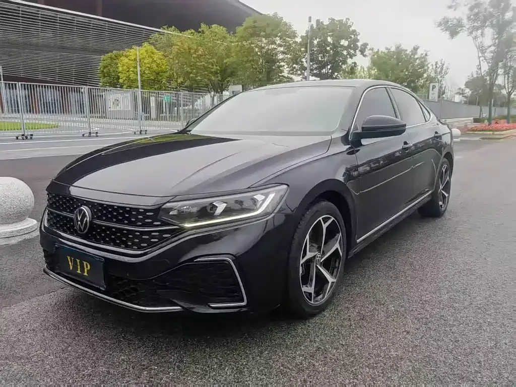 Volkswagen Passat — фото 1