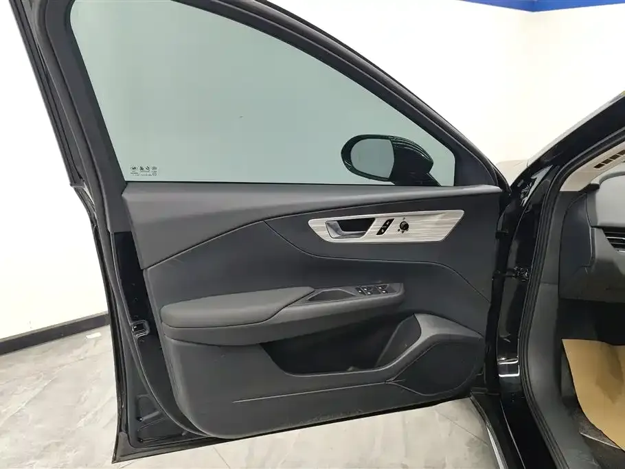 Hongqi E-QM5 — фото 7